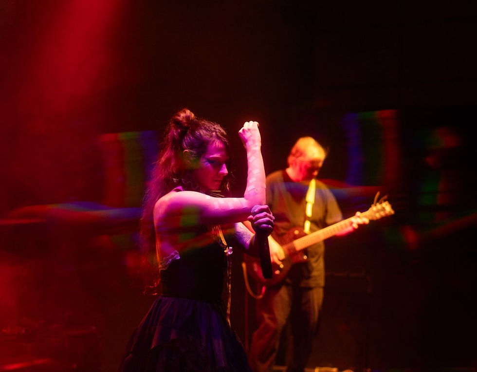 Blue Project:la puerta de entrada a su universo electro-pop en Just Follow the Melody Remix