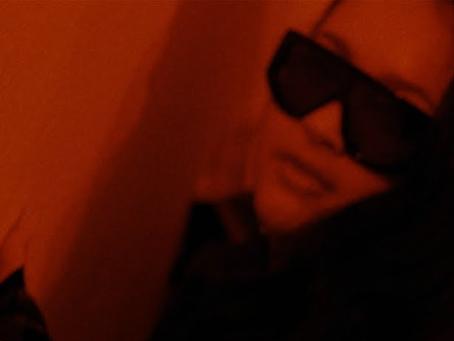 Kristii desata la seducción con el hipnotizante sonido de vampire