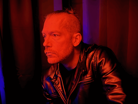 The Undying (Sundown Sessions) Dark Archer nos narra  cómo el poder manipula la creencia, la obediencia y la división