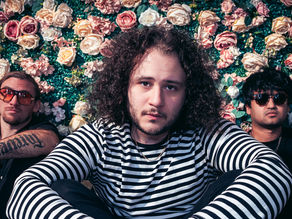 King Falcon lanza Nothing Feels Amazing: el entumecimiento emocional después del desamor