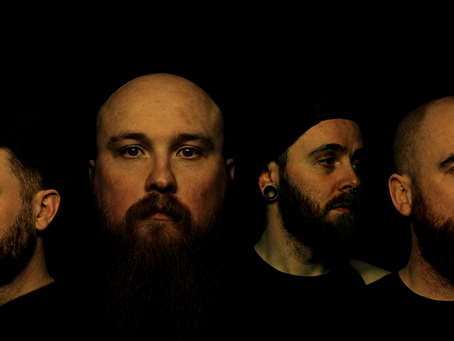 Cut To The Bone reafirma el estilo de Asylum Road: un torbellino de intensidad de poco más de tres minutos