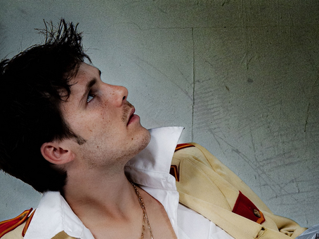 Cruz Beckham anuncia su EP debut  Wear & Tear  y presenta la canción que le da título