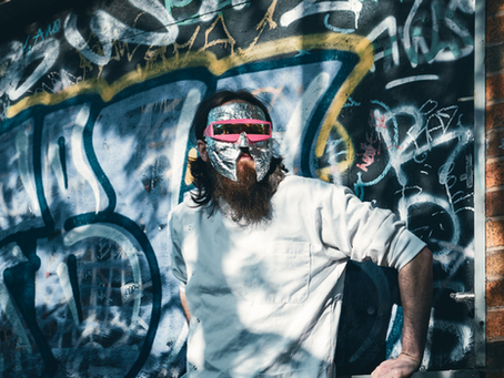 Vulgarithm irrumpe con We've Become The Strays: un retrato implacable del abandono, la decadencia sistémica y el exilio elegido