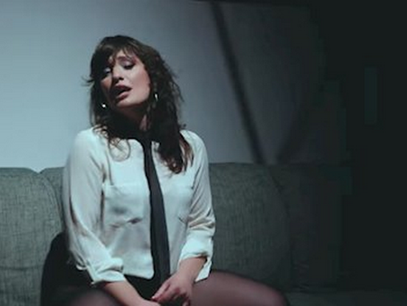 Martina Andrea Migliore lanza  Ready To Love : pop-rock italiano con una estética cinematográfica de los 80 y 90