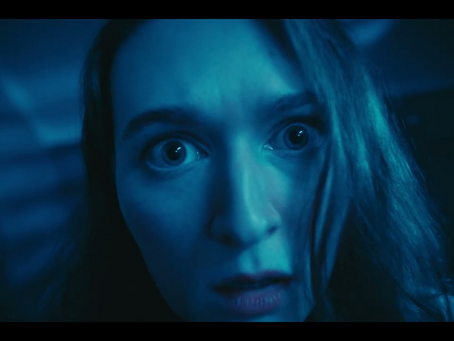 Morris Cage debuta con Killer : texturas oscuras y elementos teatrales para crear una atmósfera envolvente