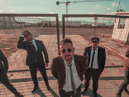 Zánganos de la Plebe presenta Ni Lenin Ni Lennon:  un manifiesto de agradecimiento al presente