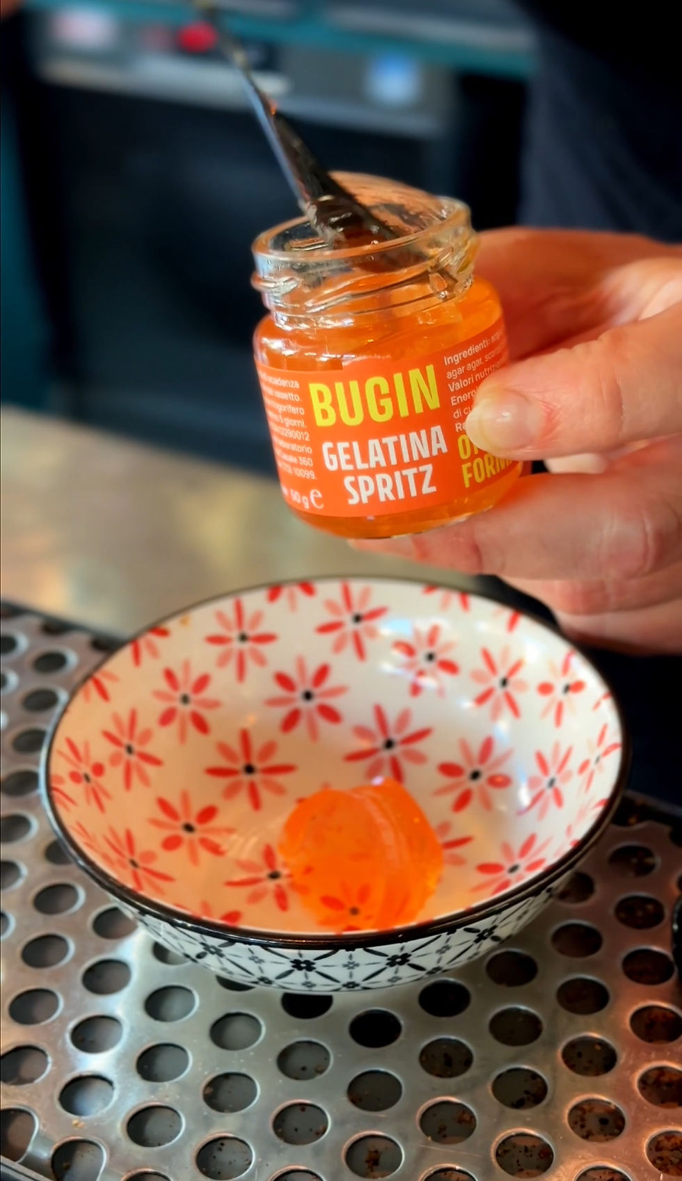 Among the latest creations from the BUGIN sensory laboratory is a completely new creation, as unexpected as it is destined to become a must-have: it's called the BUGIN Garden Spritz. A surprising cocktail, capable of wowing from the first sip and leaving such a recognizable mark that it will become a new staple of your aperitif.