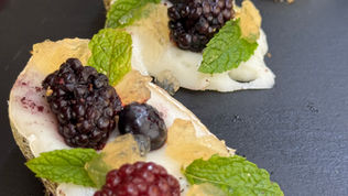 Smoked cheeses and BUGIN jelly drinks: two ideas for a very original end to a meal!