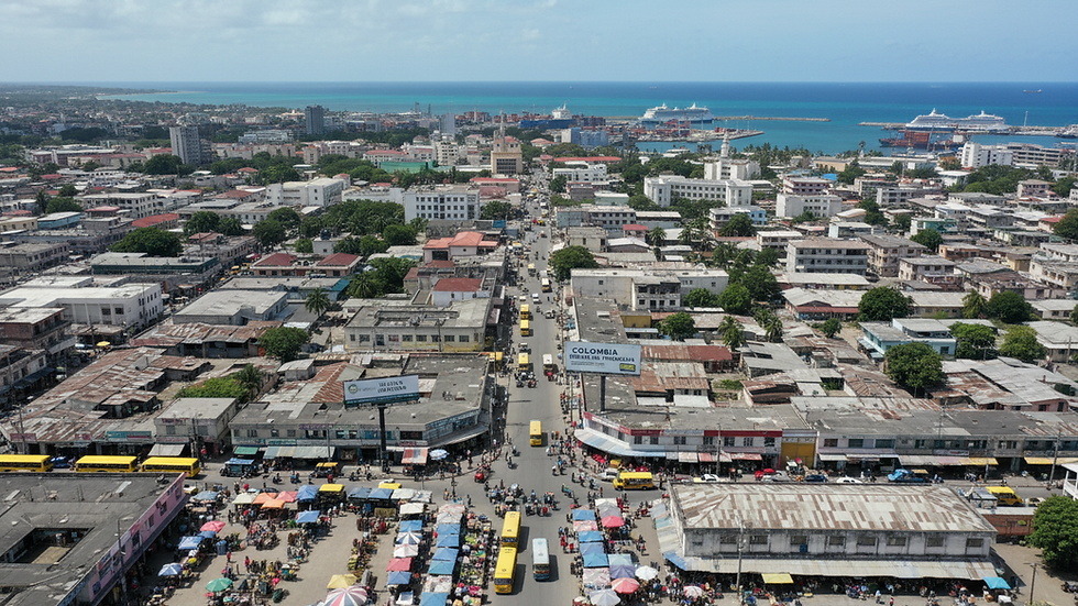 Vue aérienne d'un quartier commercial animé à Port-au-Prince