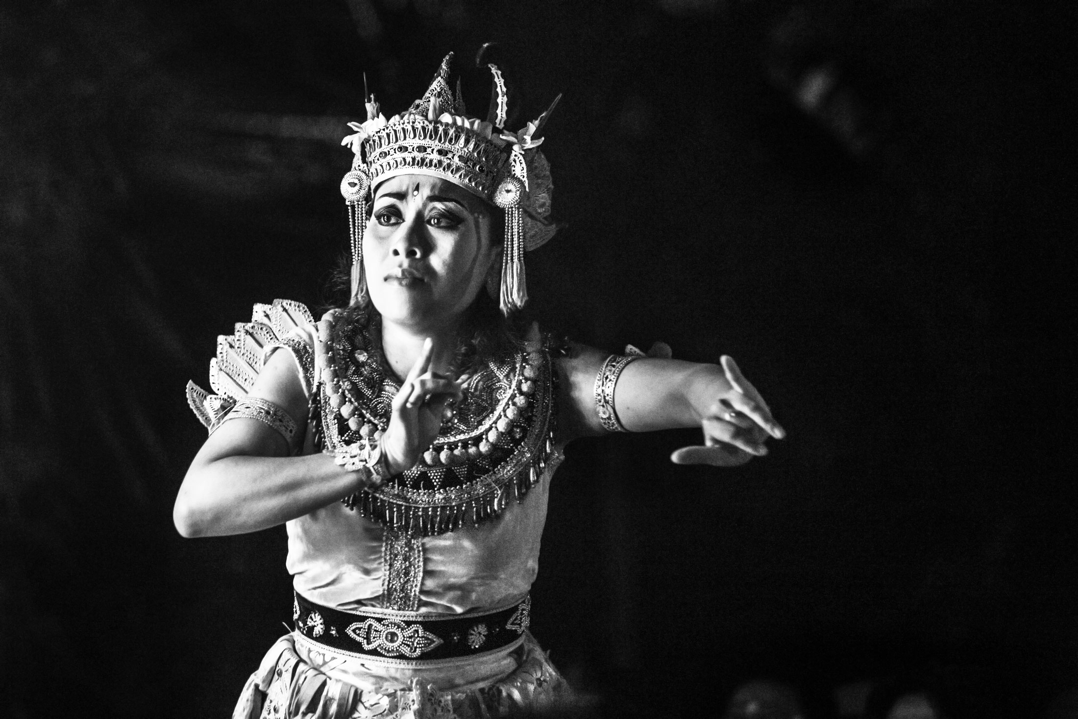 bali-balinese-dance-performance-ubud-indonesia-portrait-girl-people-celebration.jpg