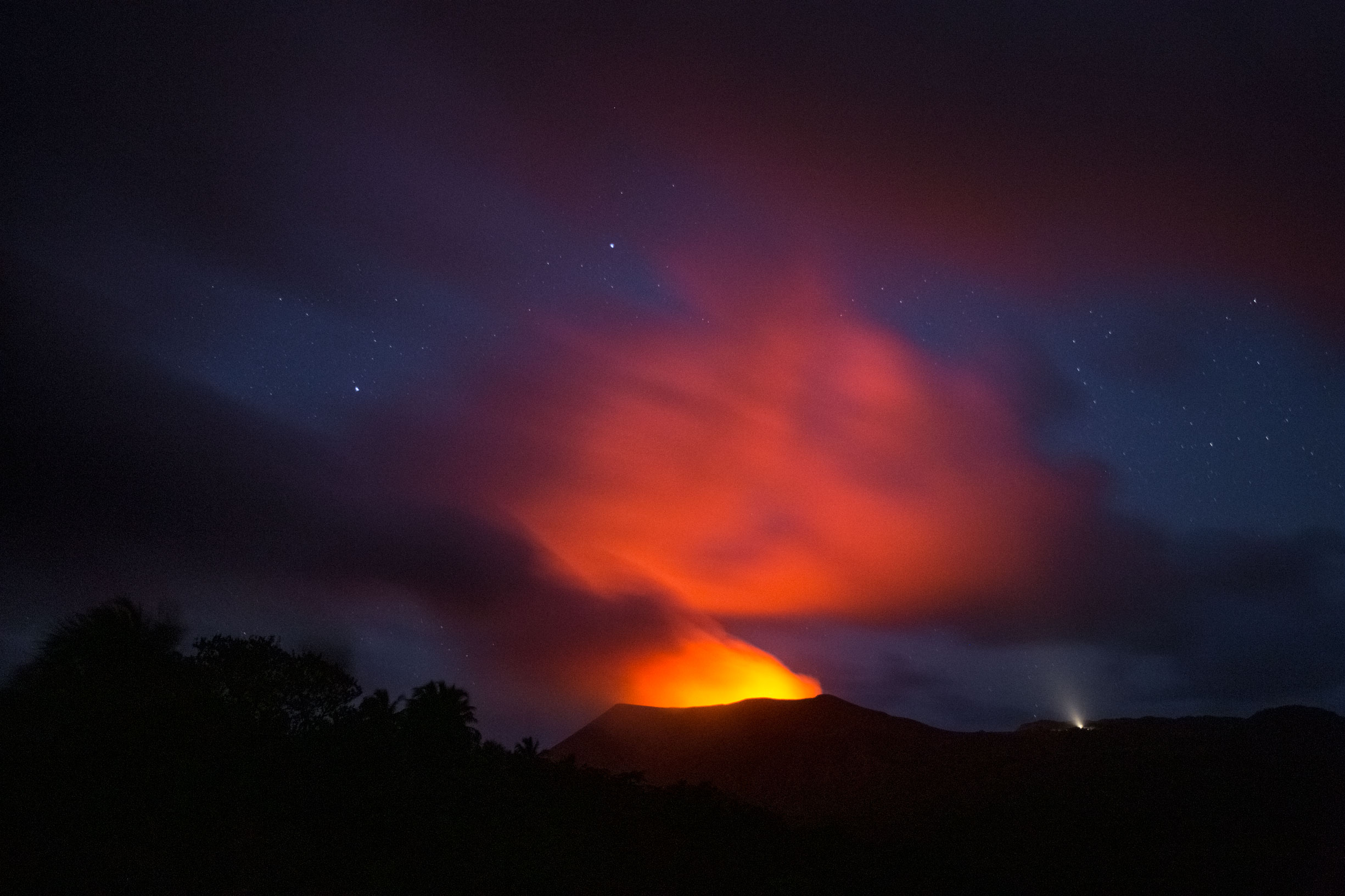 vanuatu-tanna-island-nature-yasur-volcano-eruption-night-photography-lava-.jpg
