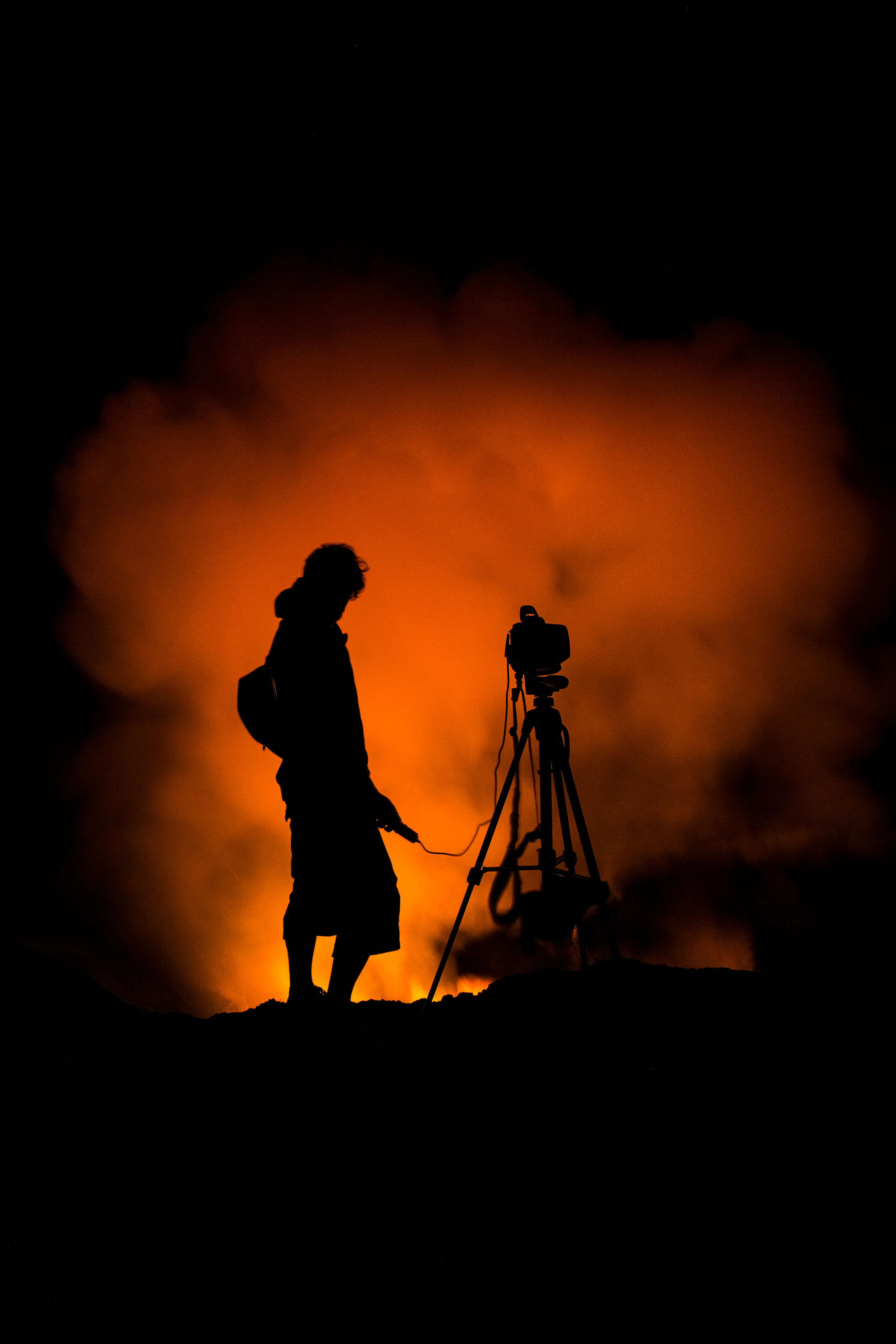 vanuatu-tanna-island-nature-yasur-volcano-eruption-rim-lava-landscape-portrait-photography