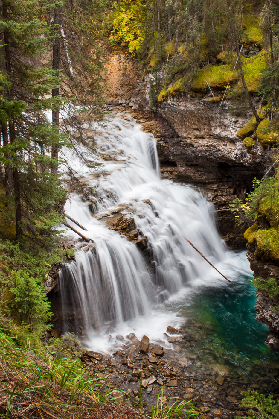 canada-autumn-jonhston-canyon-alberta-waterfall.jpg