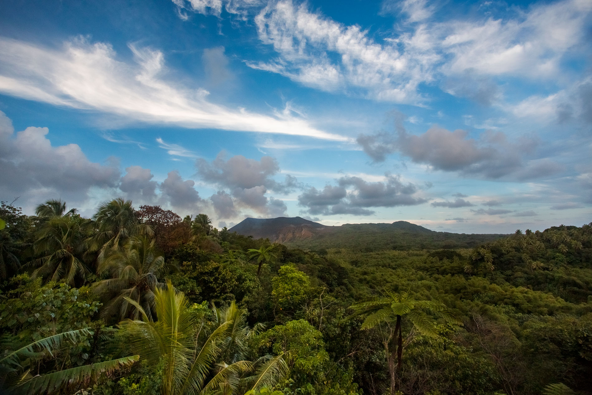 vanuatu-tanna-island-nature-yasur-volcano-eruption-landscape-photography-jungle.jpg