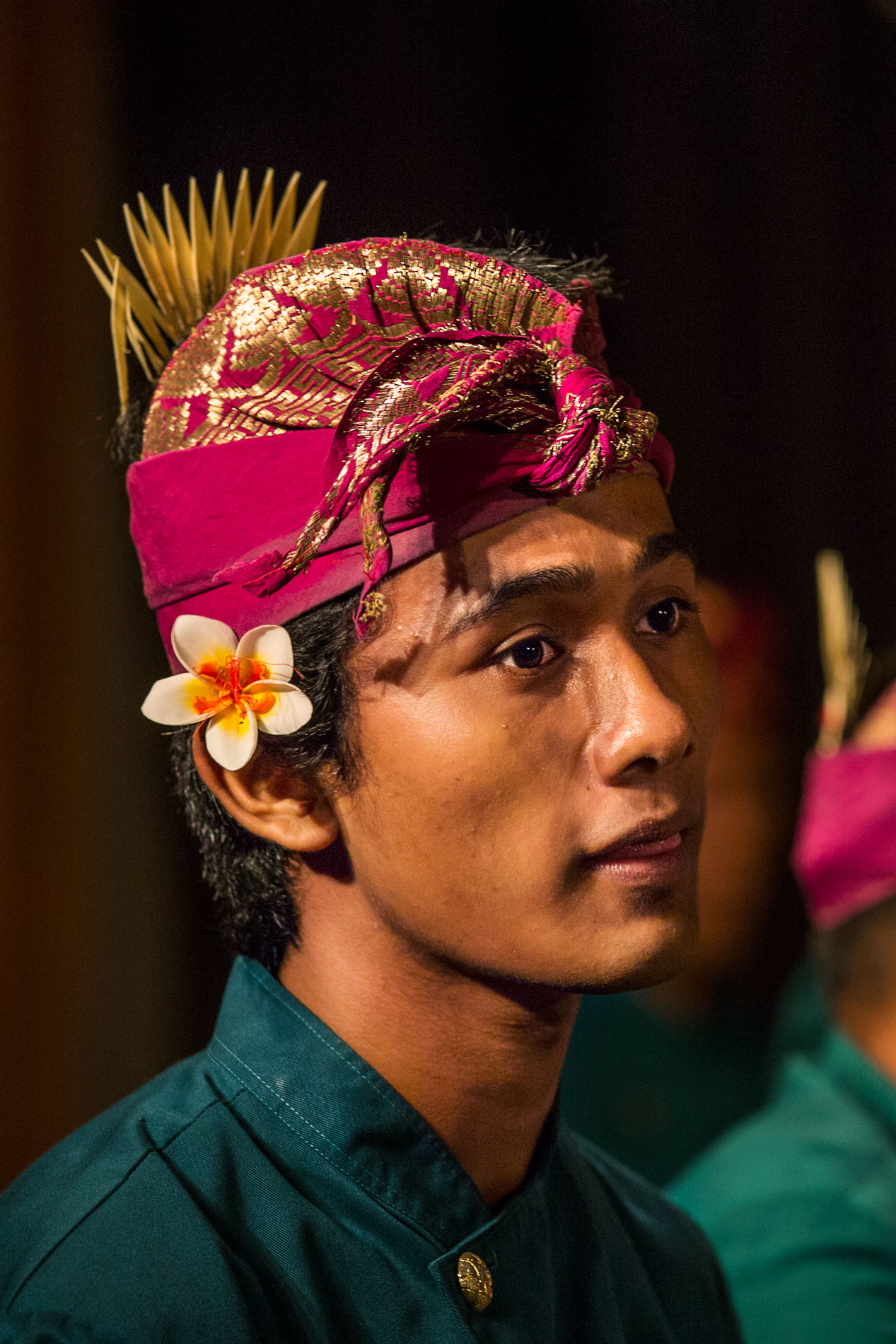 bali-balinese-dance-performance-ubud-indonesia-portrait-girls-singer.jpg