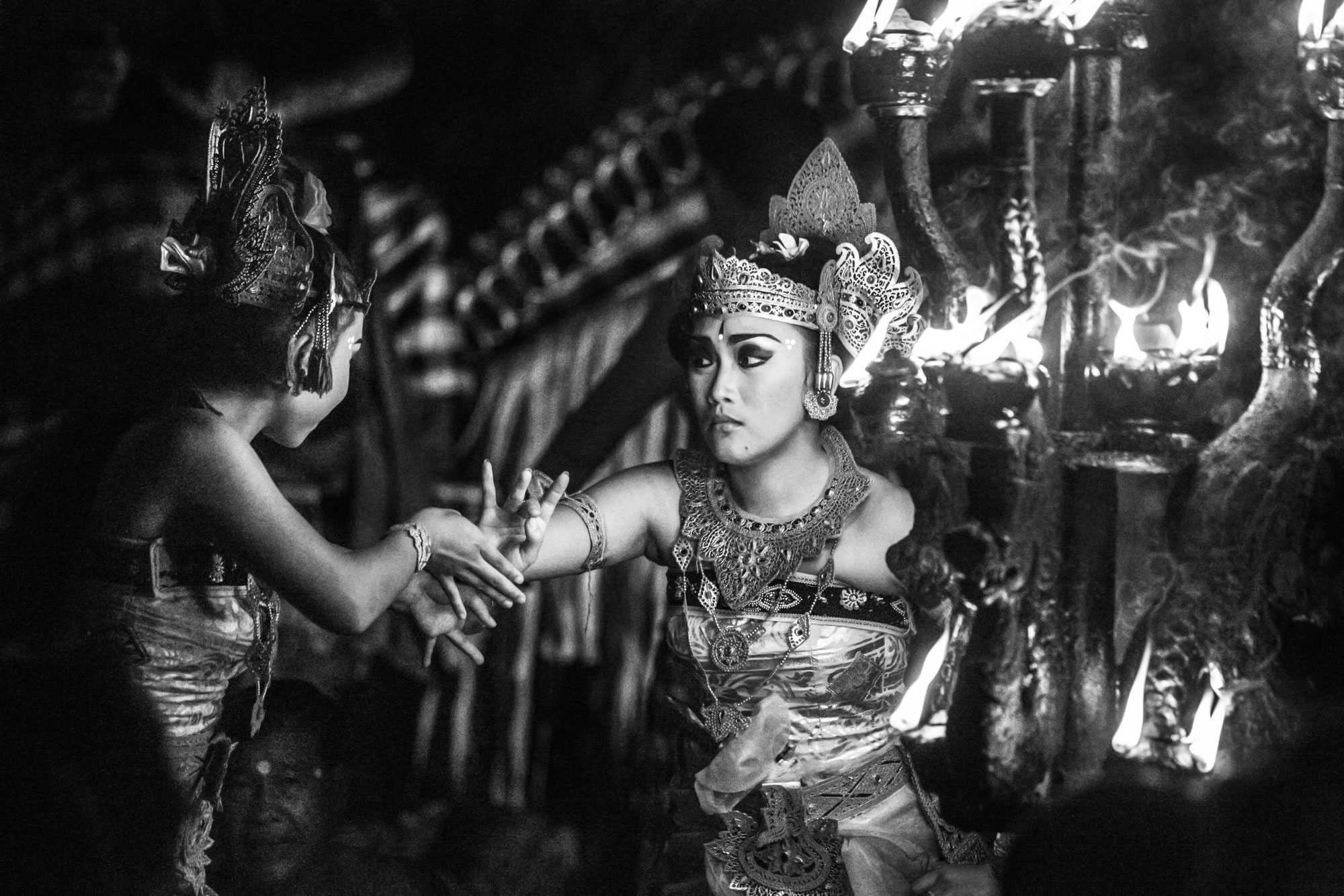 bali-balinese-dance-performance-ubud-indonesia-portrait-girl-show.jpg