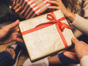 Packaged with Love: Perfect Holiday Gift Ideas for Foodies and Travelers