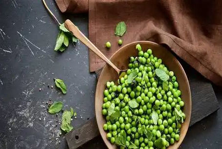 हरे मटर से बनाएं होममेड फेस पैक, स्किन दिखेगी ग्लोइंग और गॉर्जियस