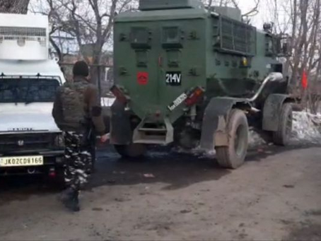 Jammu Kashmir: पुलवामा एनकाउंटर में एक आतंकी ढेर, एक जवान शहीद, ऑपरेशन अब भी जारी