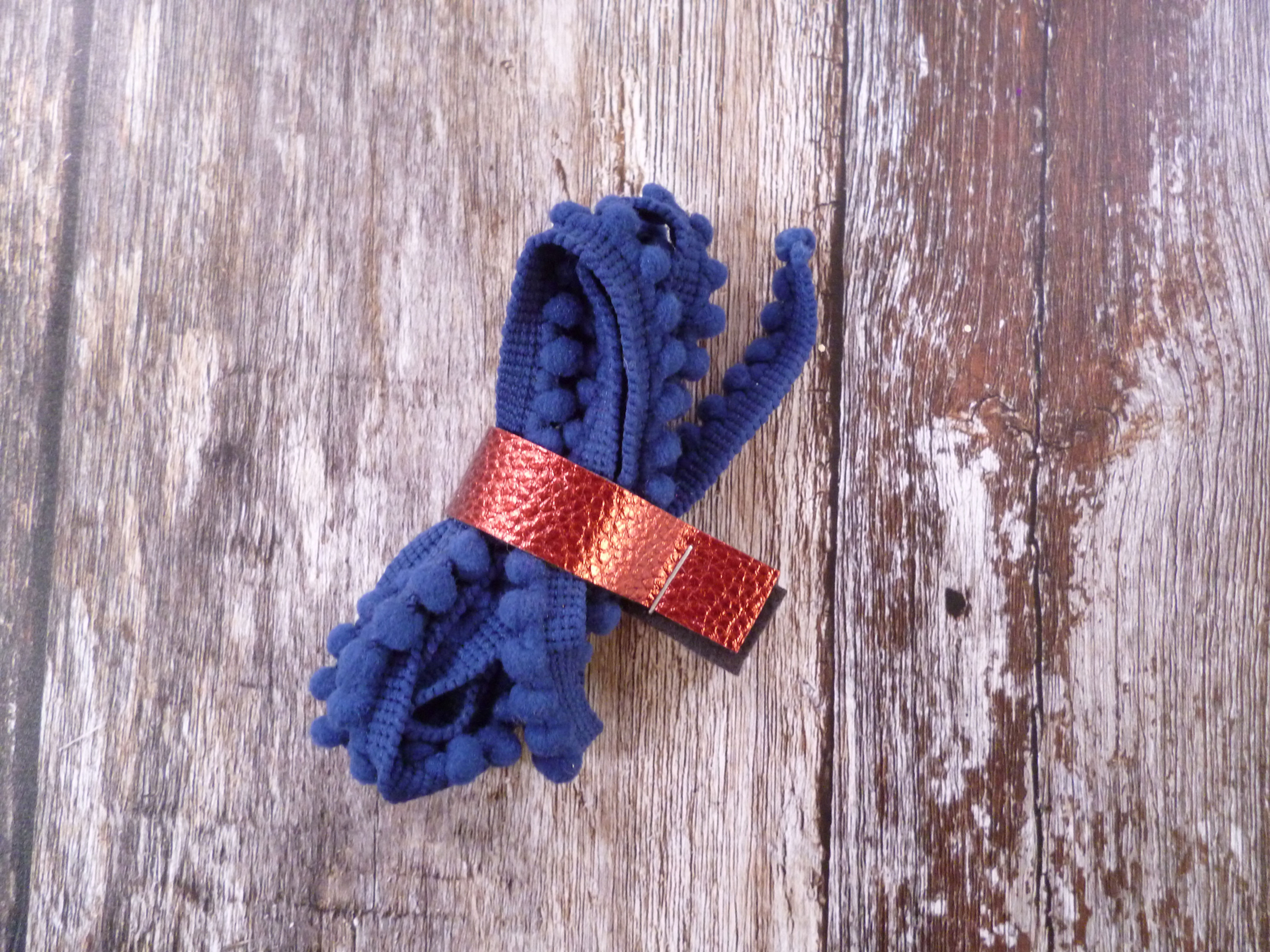 teeny tiny pom navy - remnants - 1m bundle