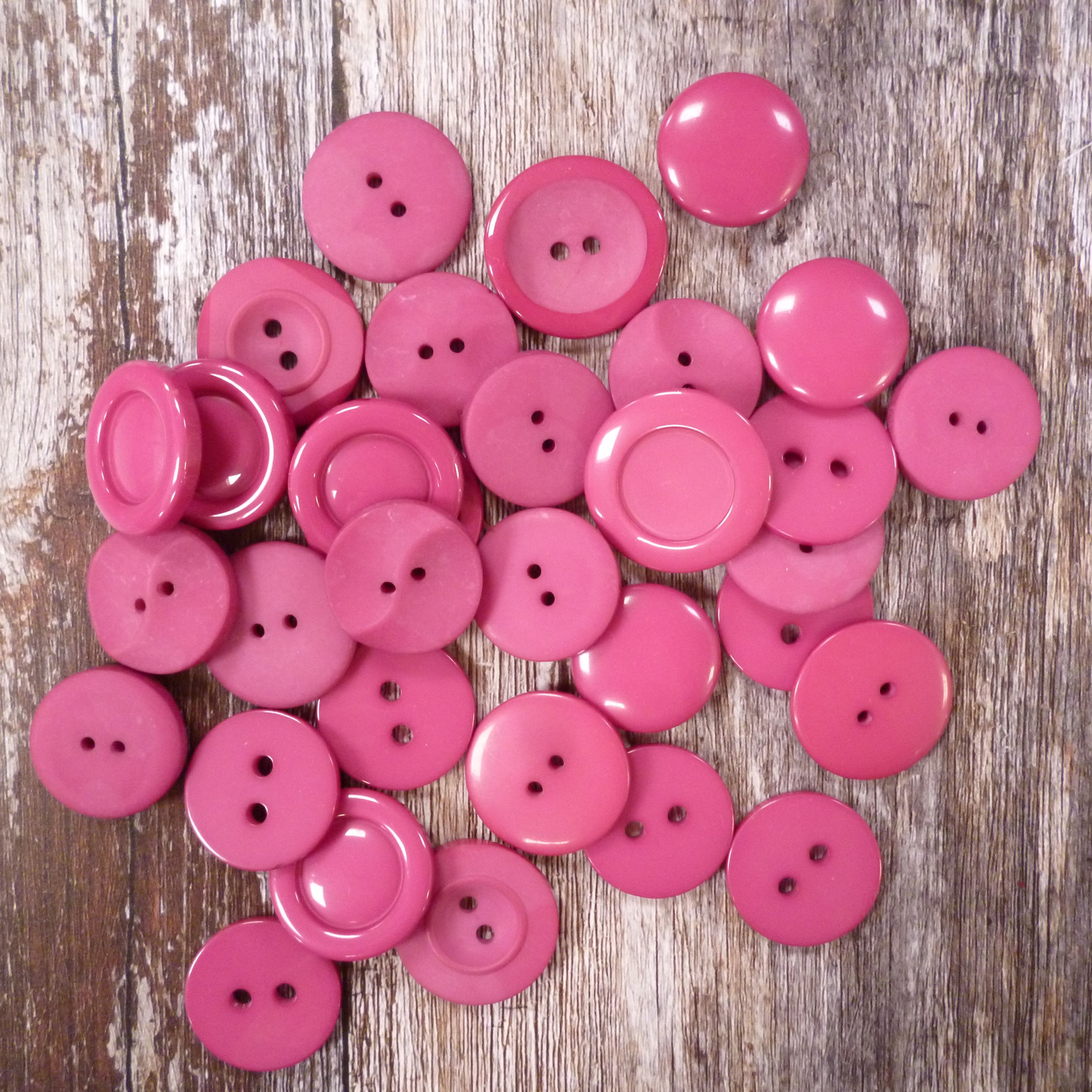 mix coat buttons thistle x 32  :: Bargain Button Packs
