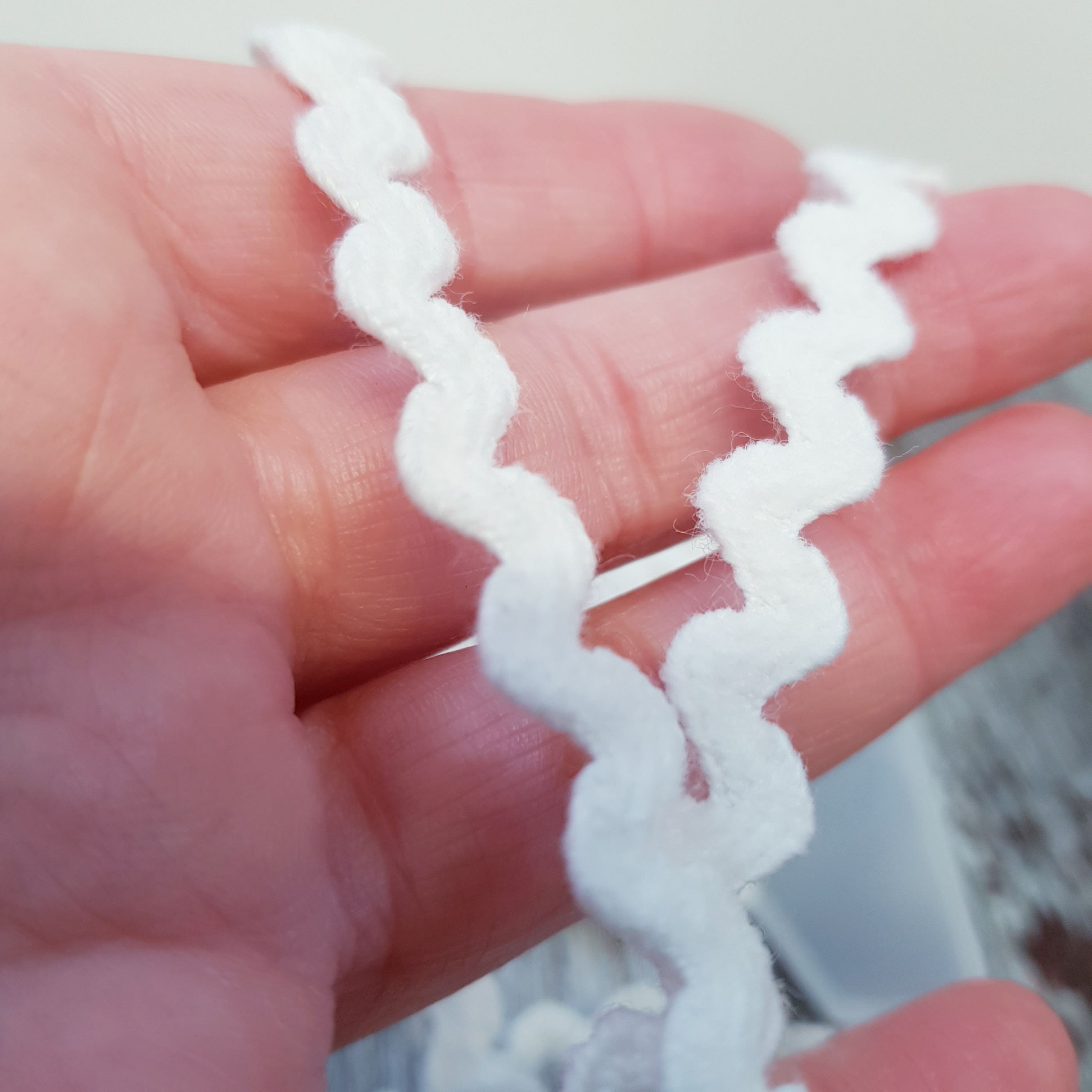 Woolly Ric Rac :: White