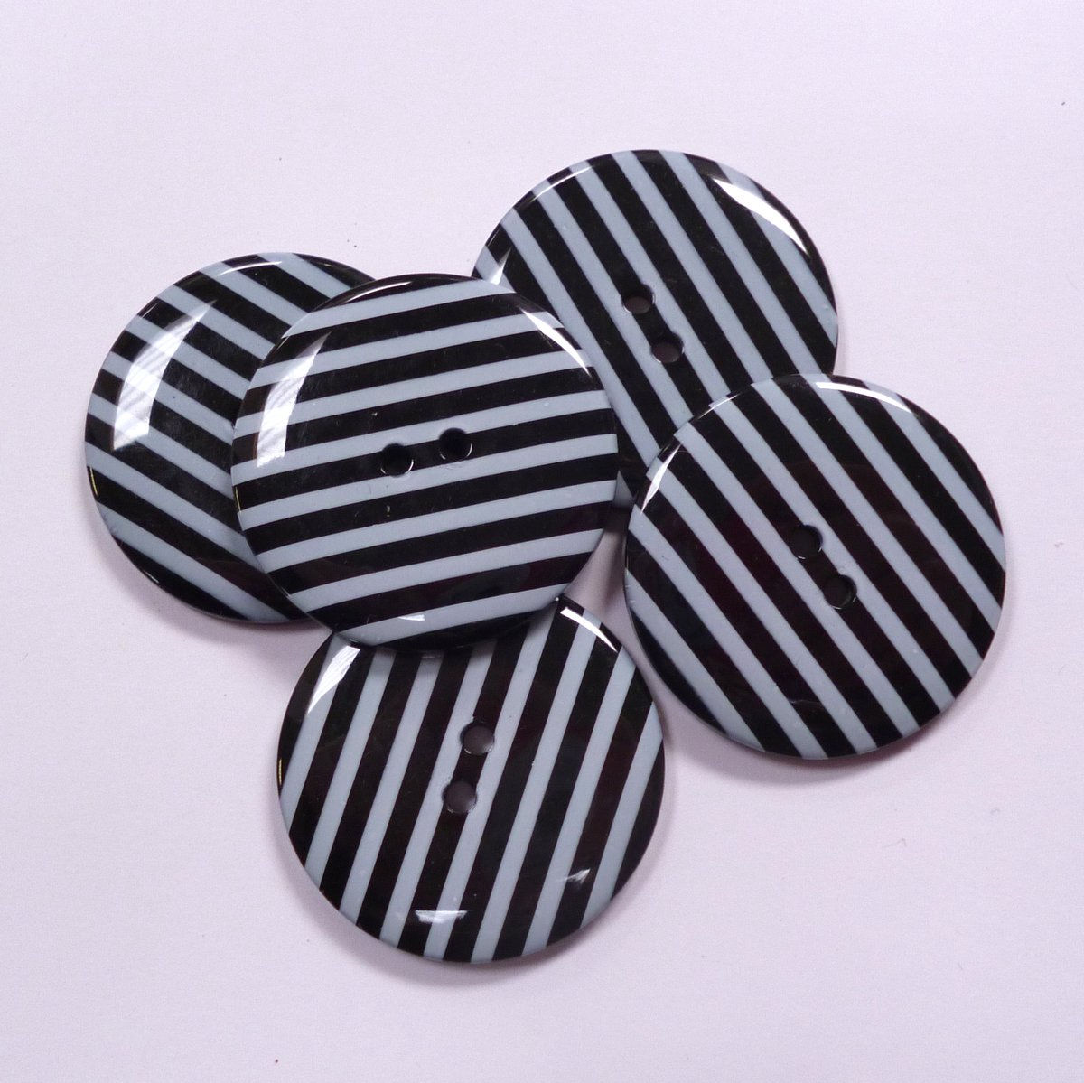 XL Stripe Button :: Black