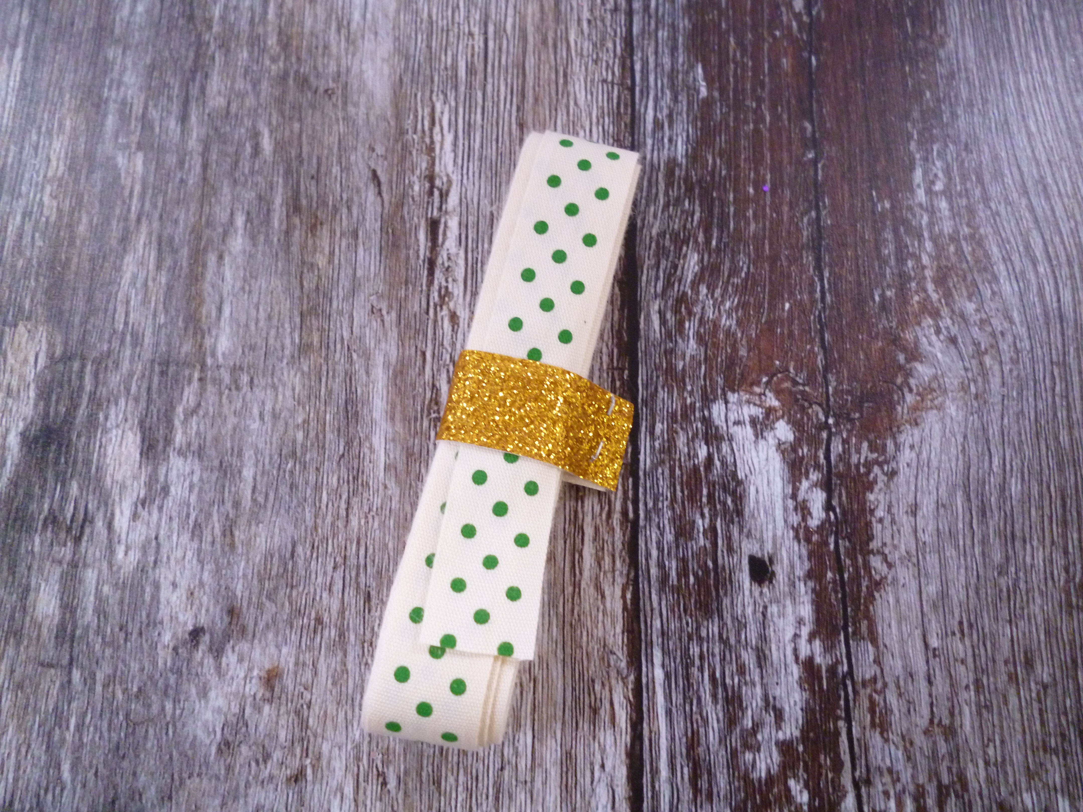 16mm cotton Christmas green dot - remnants - 3m bundle