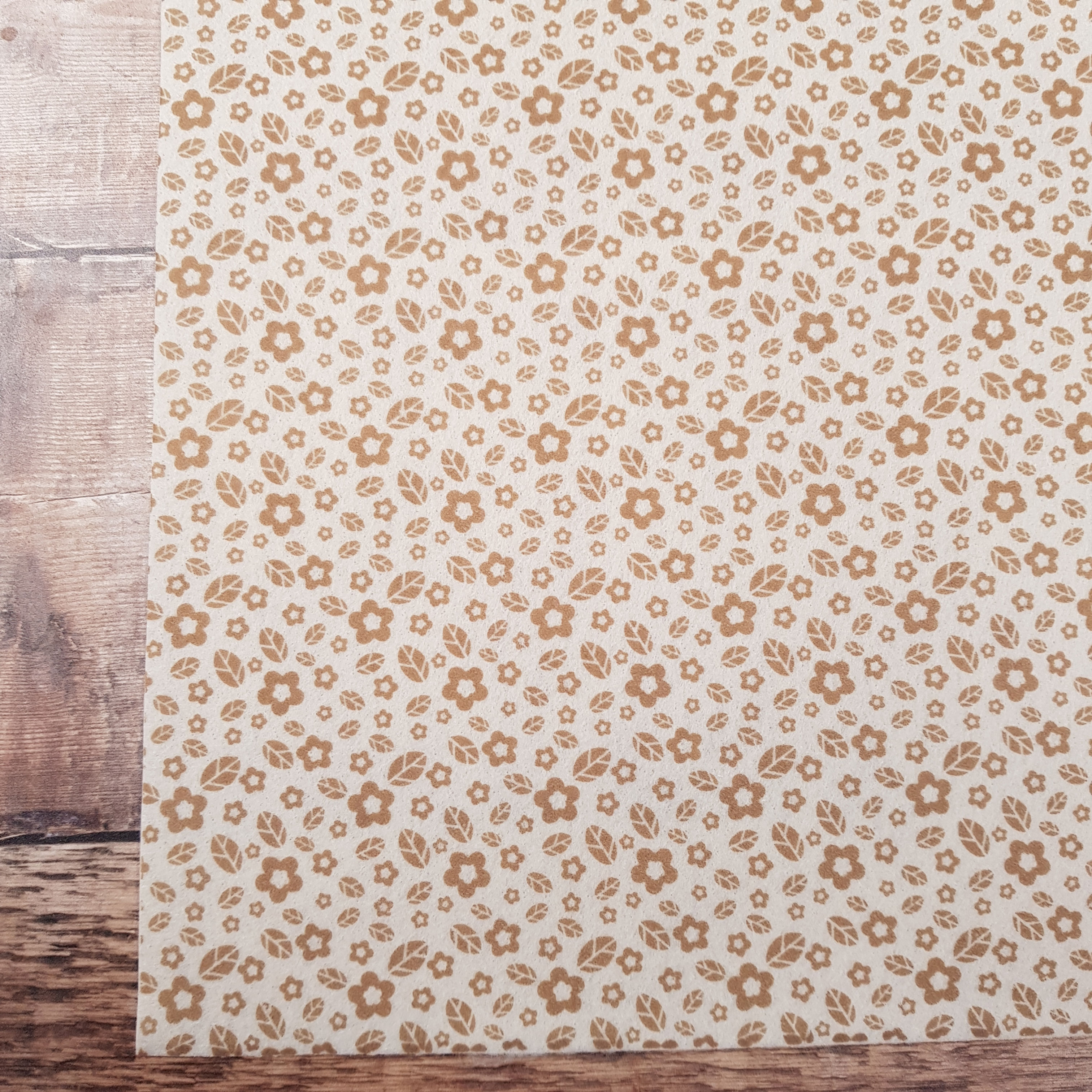 Biscuit : Floral Felt