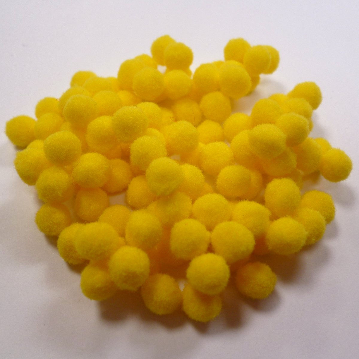 1/4" pom poms :: yellow
