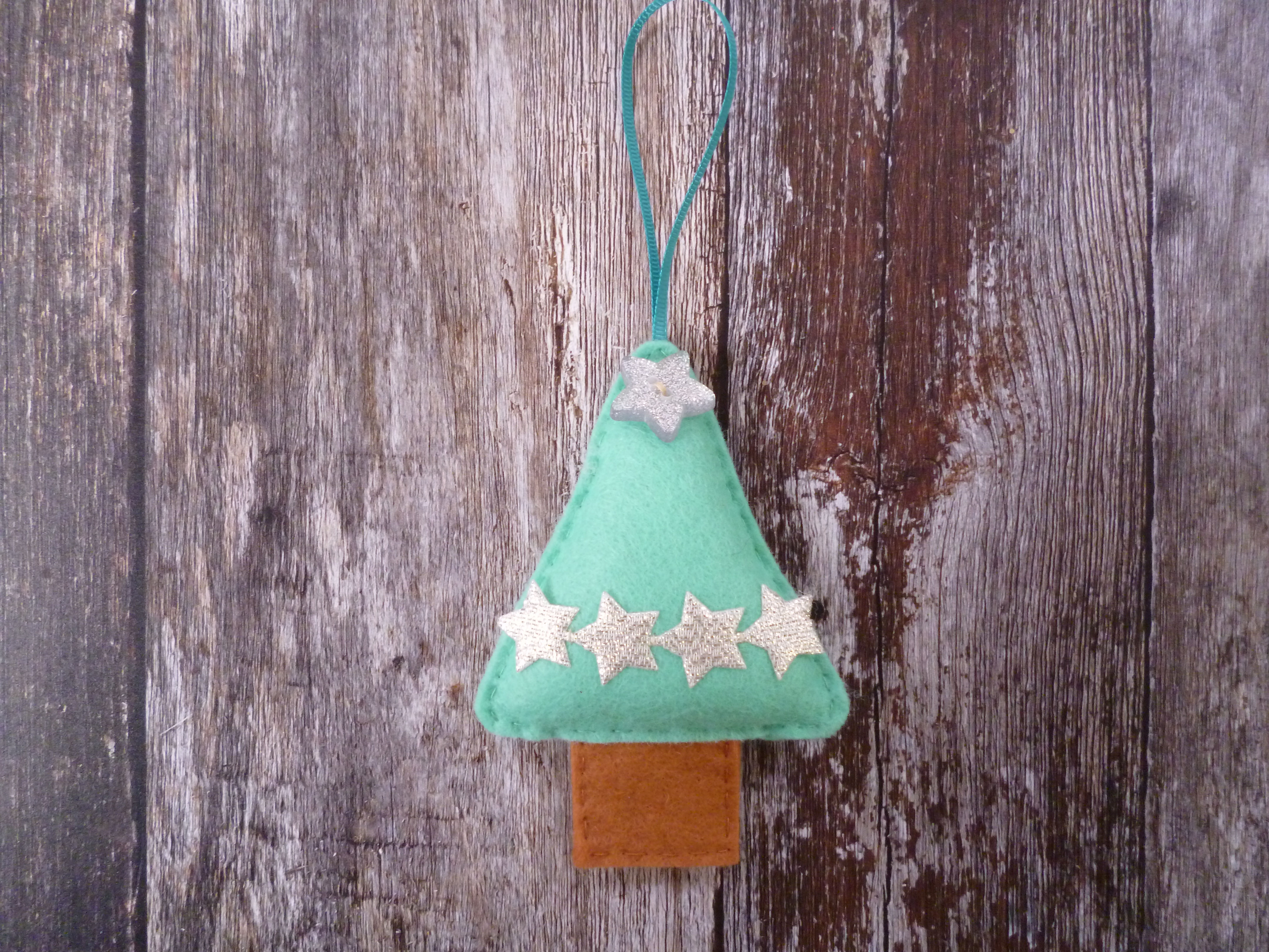 Large Tree Christmas Decoration :: Silver Stars