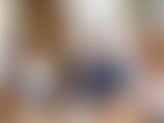 Ondernemer bespreekt bedrijfsoverdracht met volgende generatie tijdens overleg