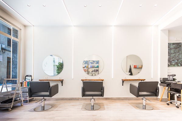 modern-bright-beauty-salon-hair-salon-interior-business-with-black-chairs-round-mirrors-ne