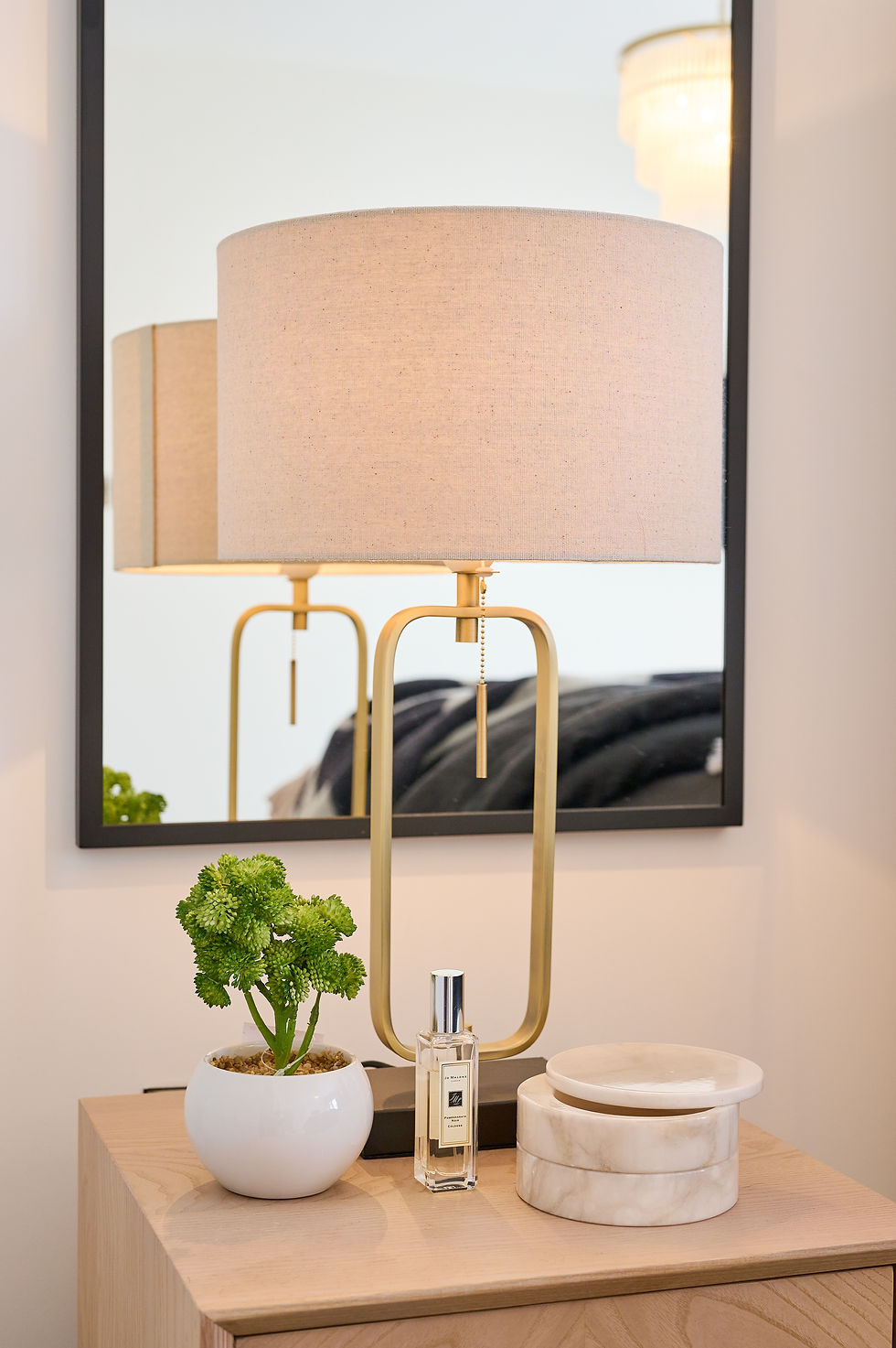 Bedside lamp with marble details