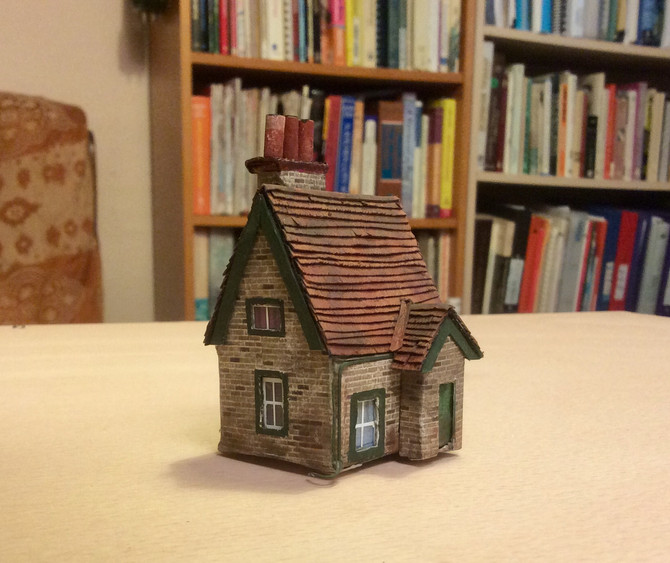 Crossing Keepers cottage is now finished, scratch built by Anna
