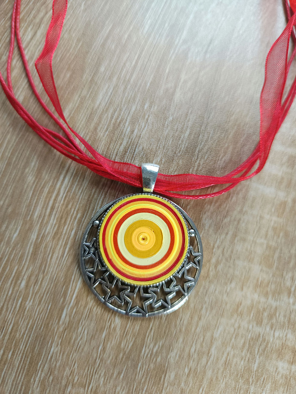 Miniature : Collier rouge et jaune en organza