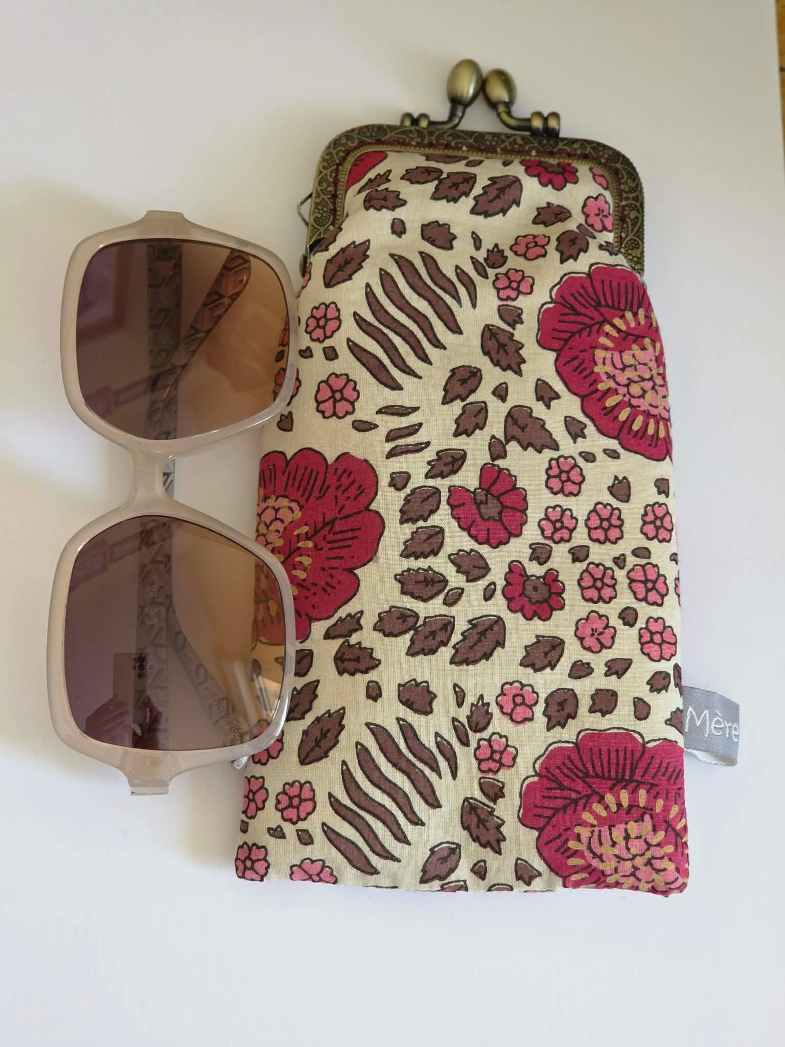 Etui à lunettes rétro