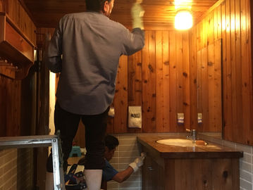 西湖週末の家
バスルームのクリーニング