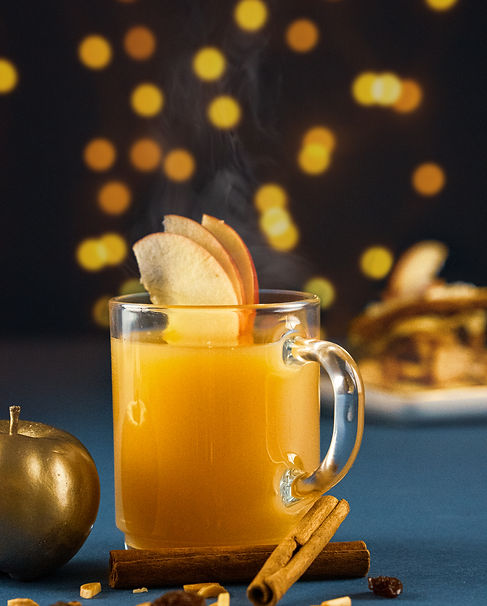 AERE Apfelpunsch Rezept in weihnachtlichem Ambiente