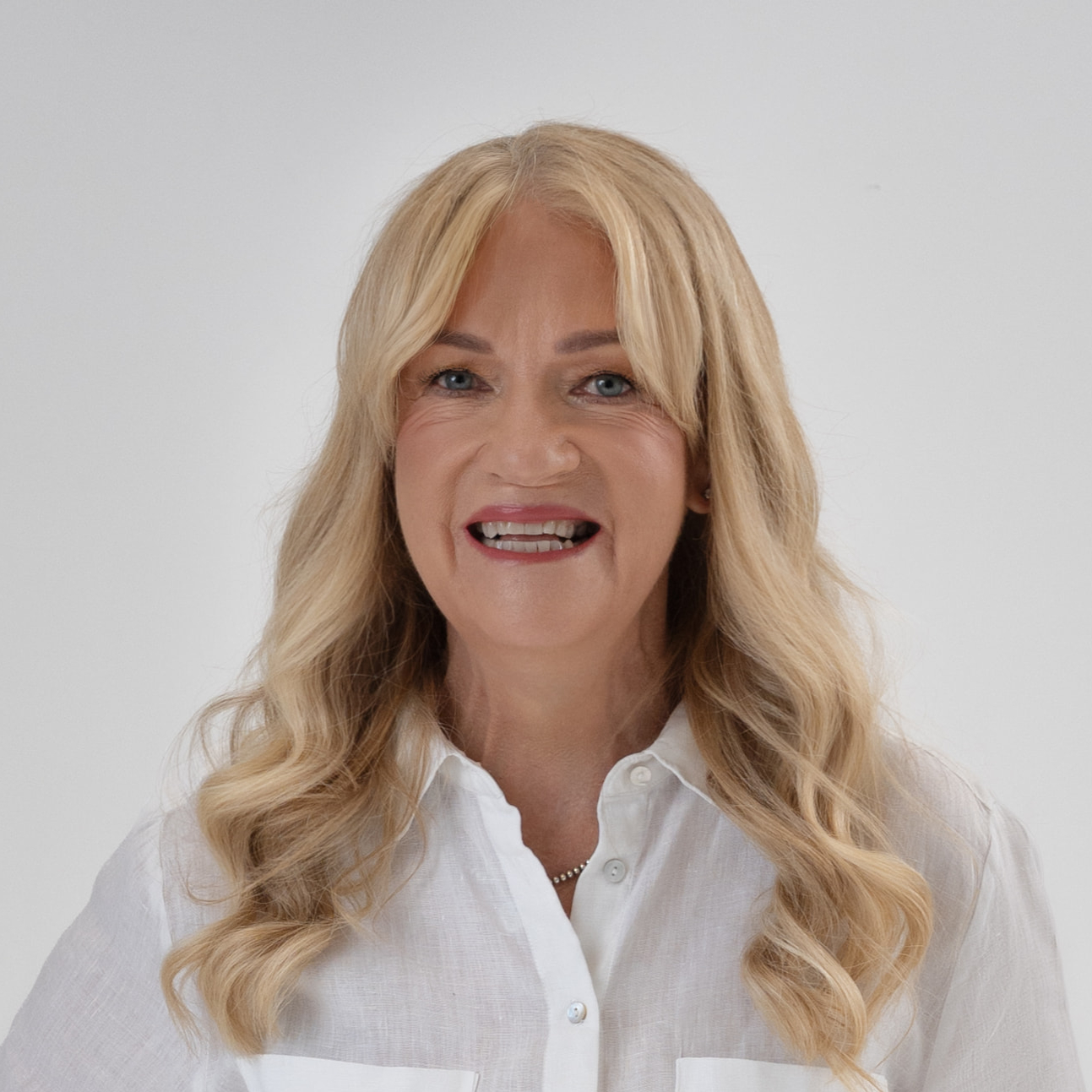 Chaleen Headshot_edited.jpg