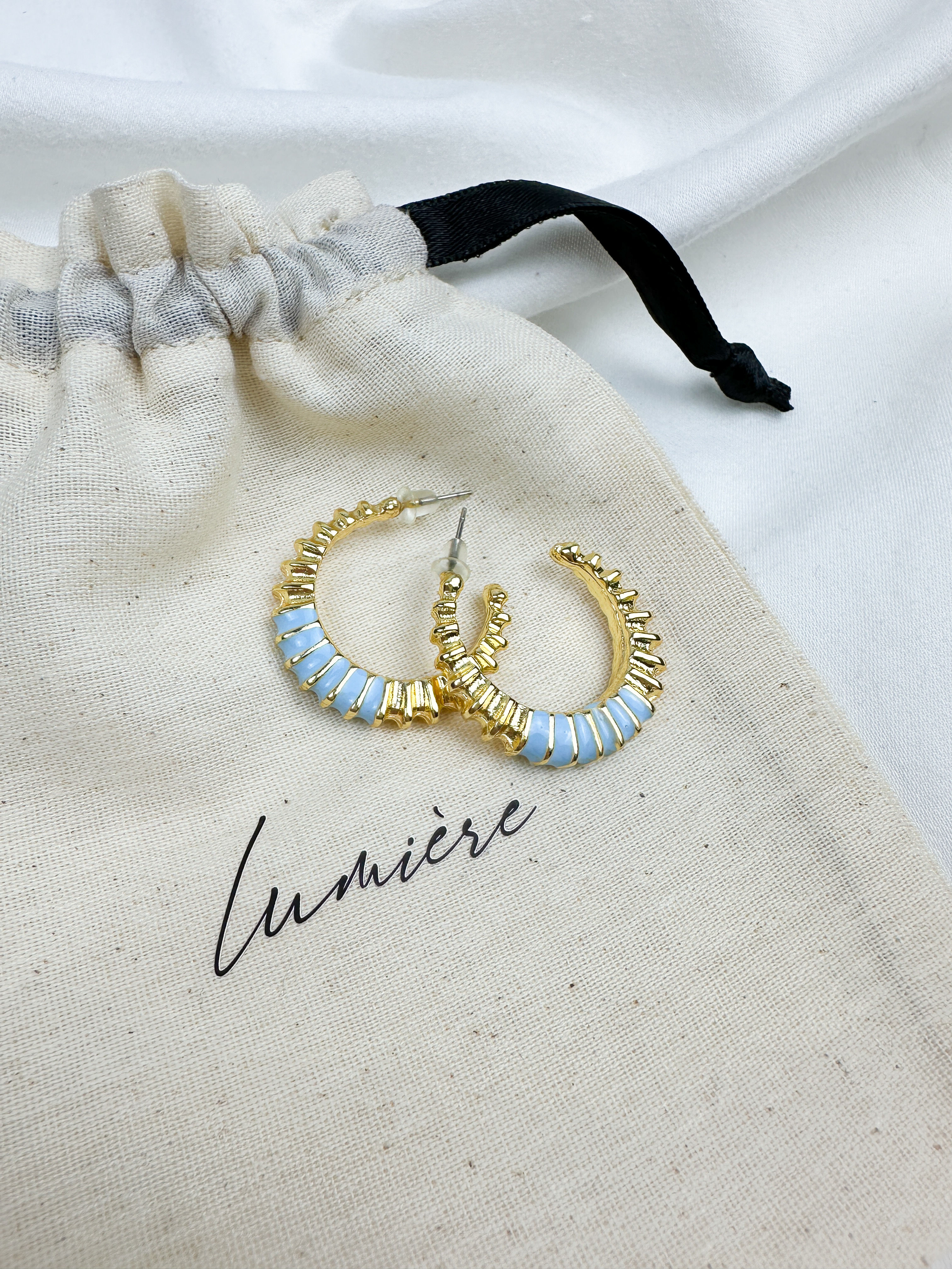 Mavi Detaylı Gold Halka Küpe