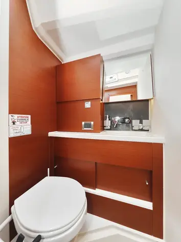 Hanse 508 sailboat bathroom