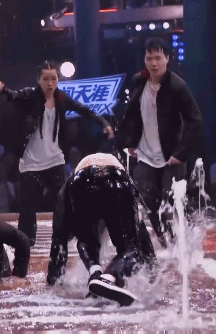 tumblr_6e987b092360354774b8d31d20345a88_153de55b_1280.gif