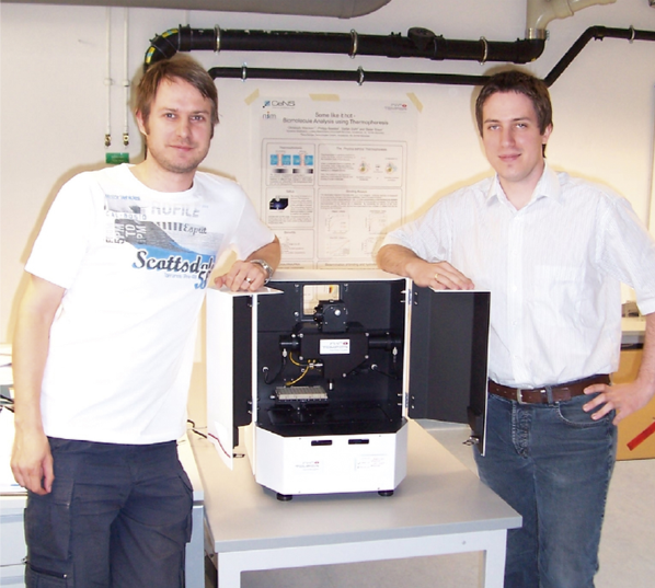Philipp Baaske and co-founder Stefan Duhr with the first NanoTemper prototype – bootstrapping startup in early 2008