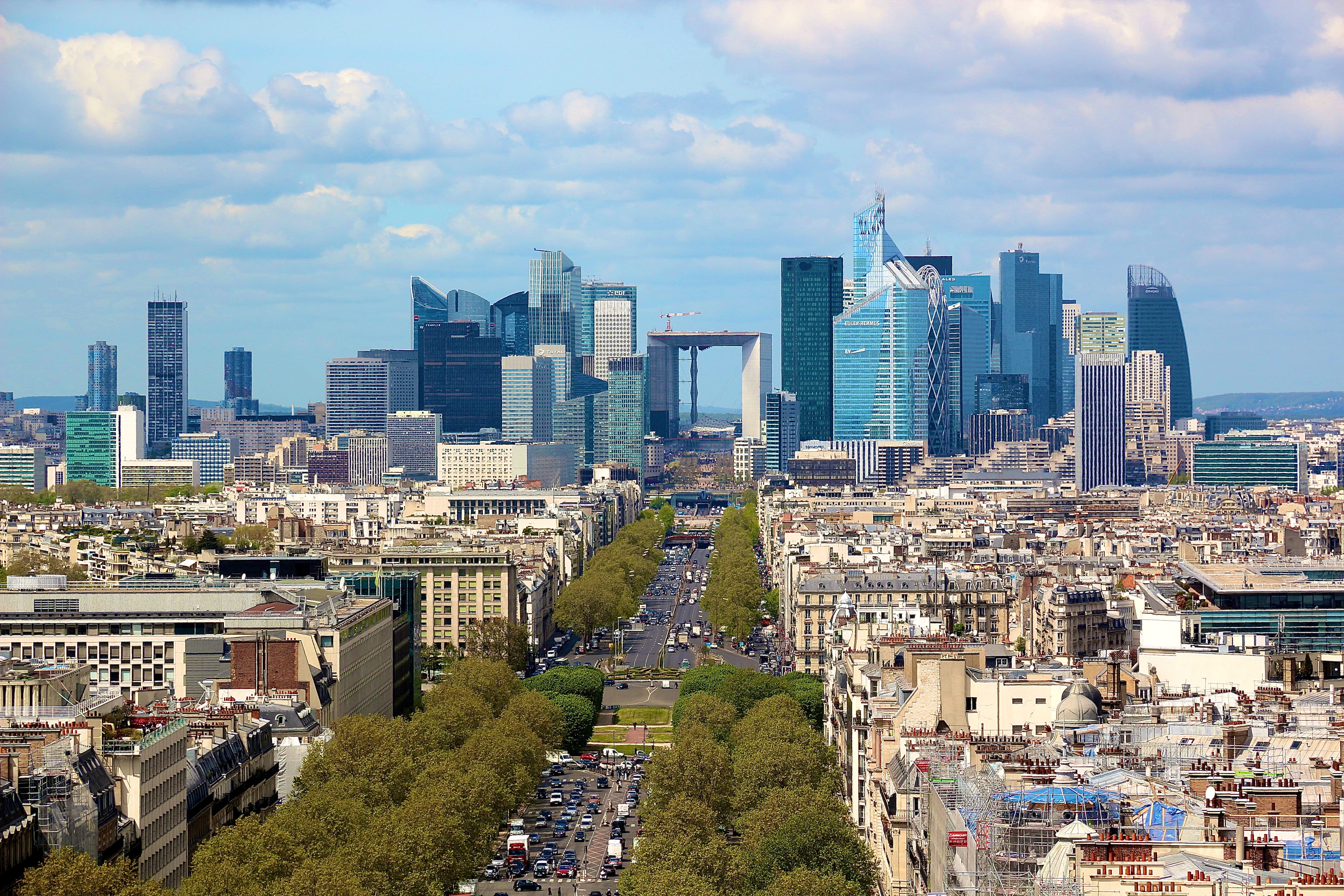 LA DÉFENSE