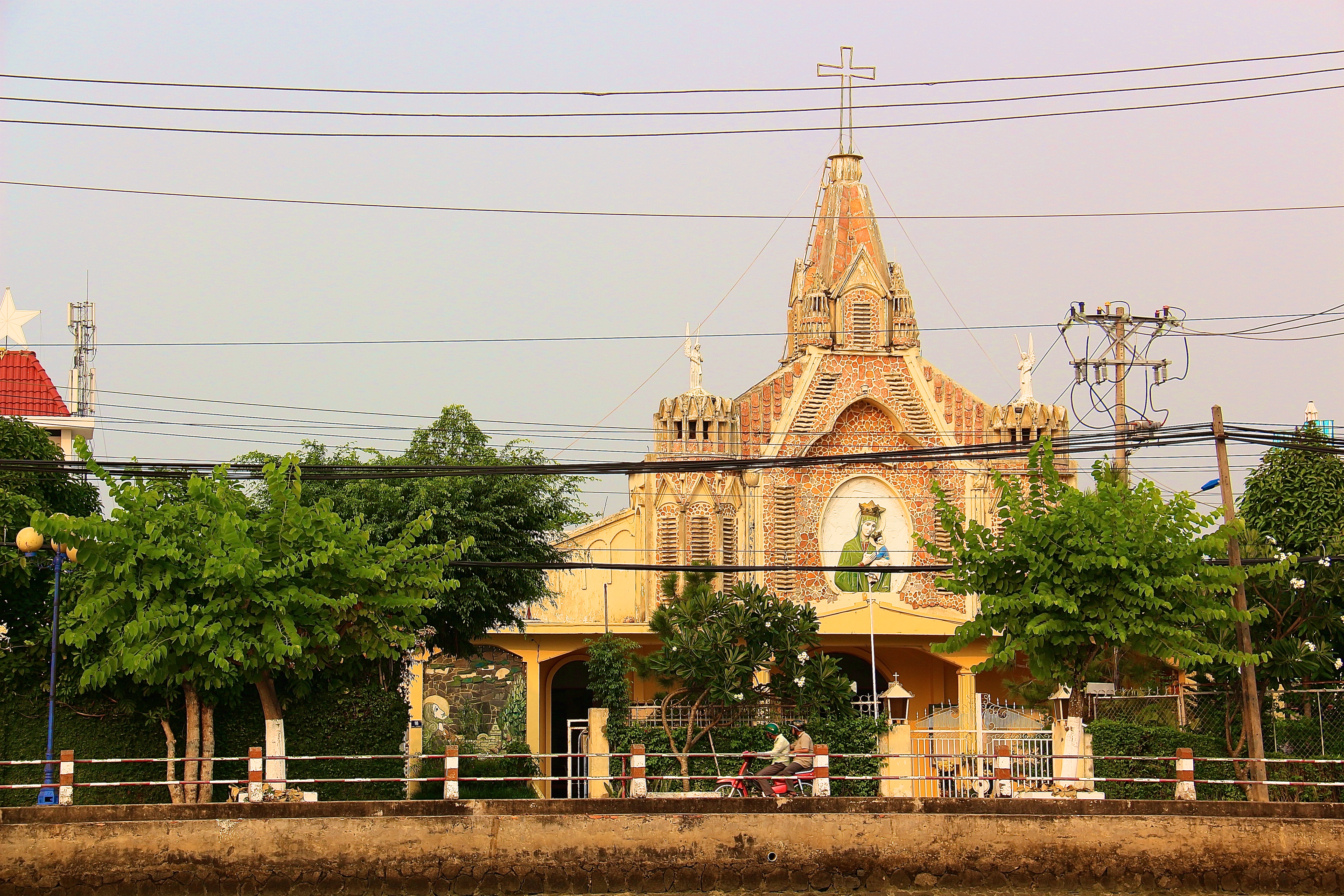 TAN CHAU