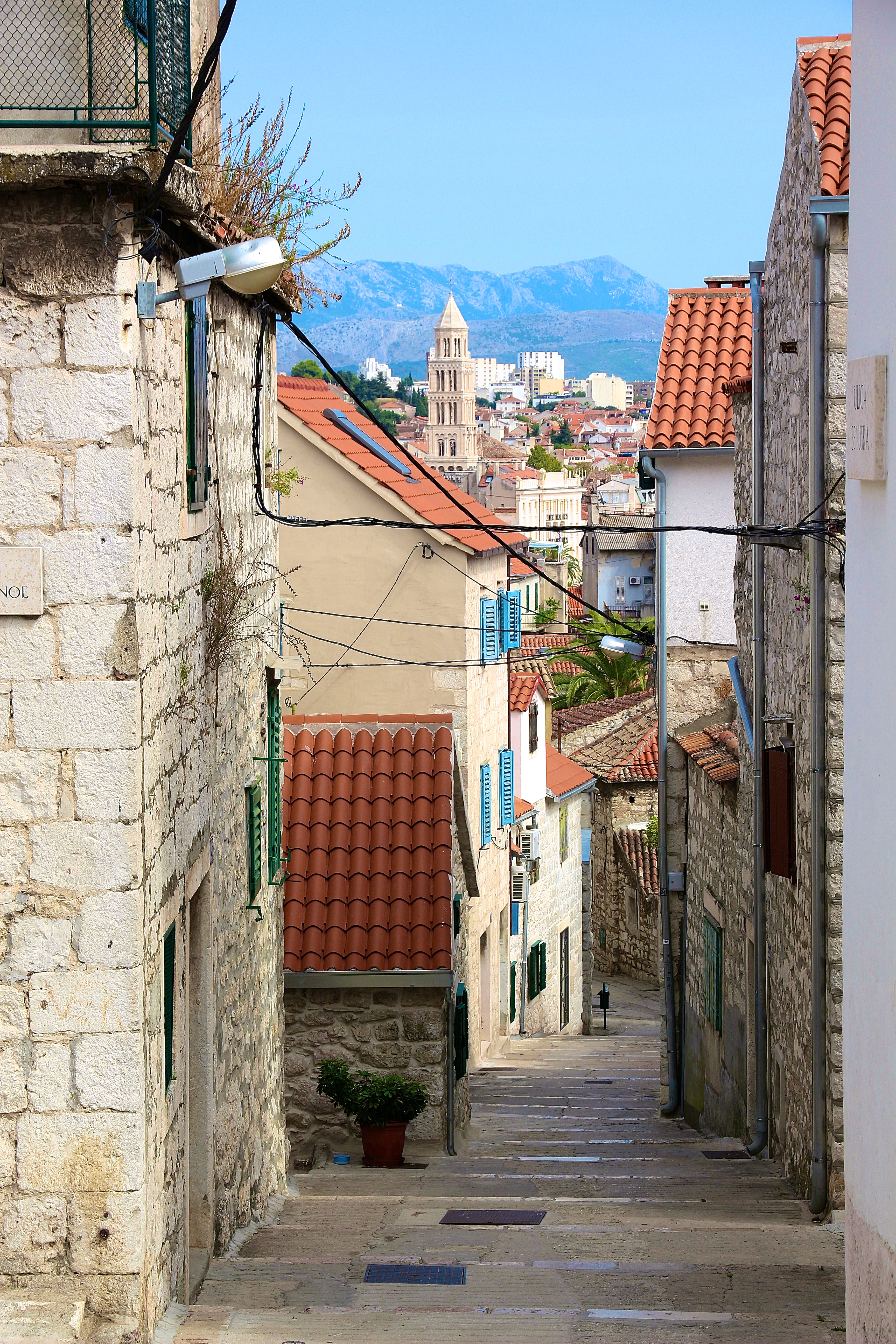 SPLIT