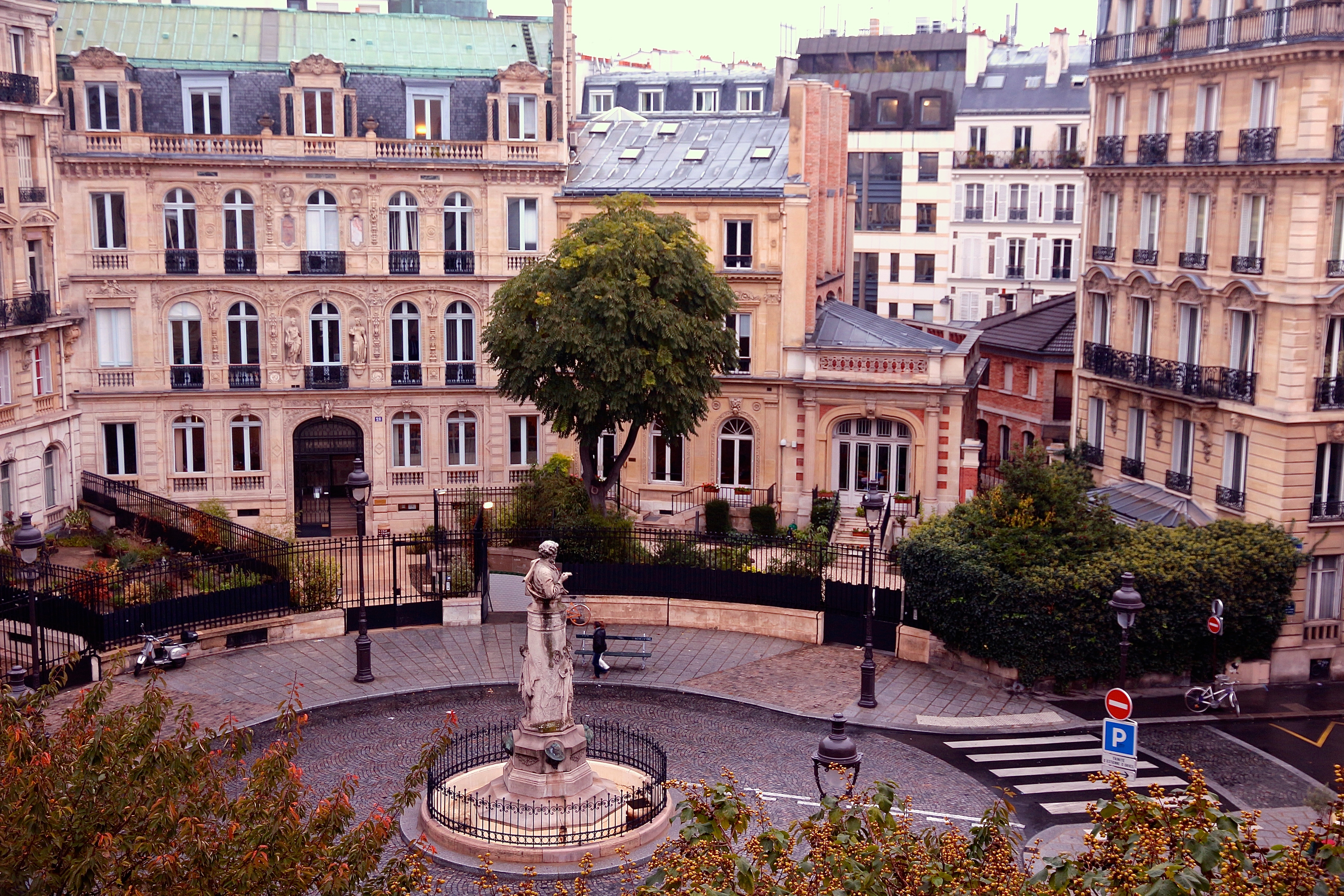 la Place Saint-Georges