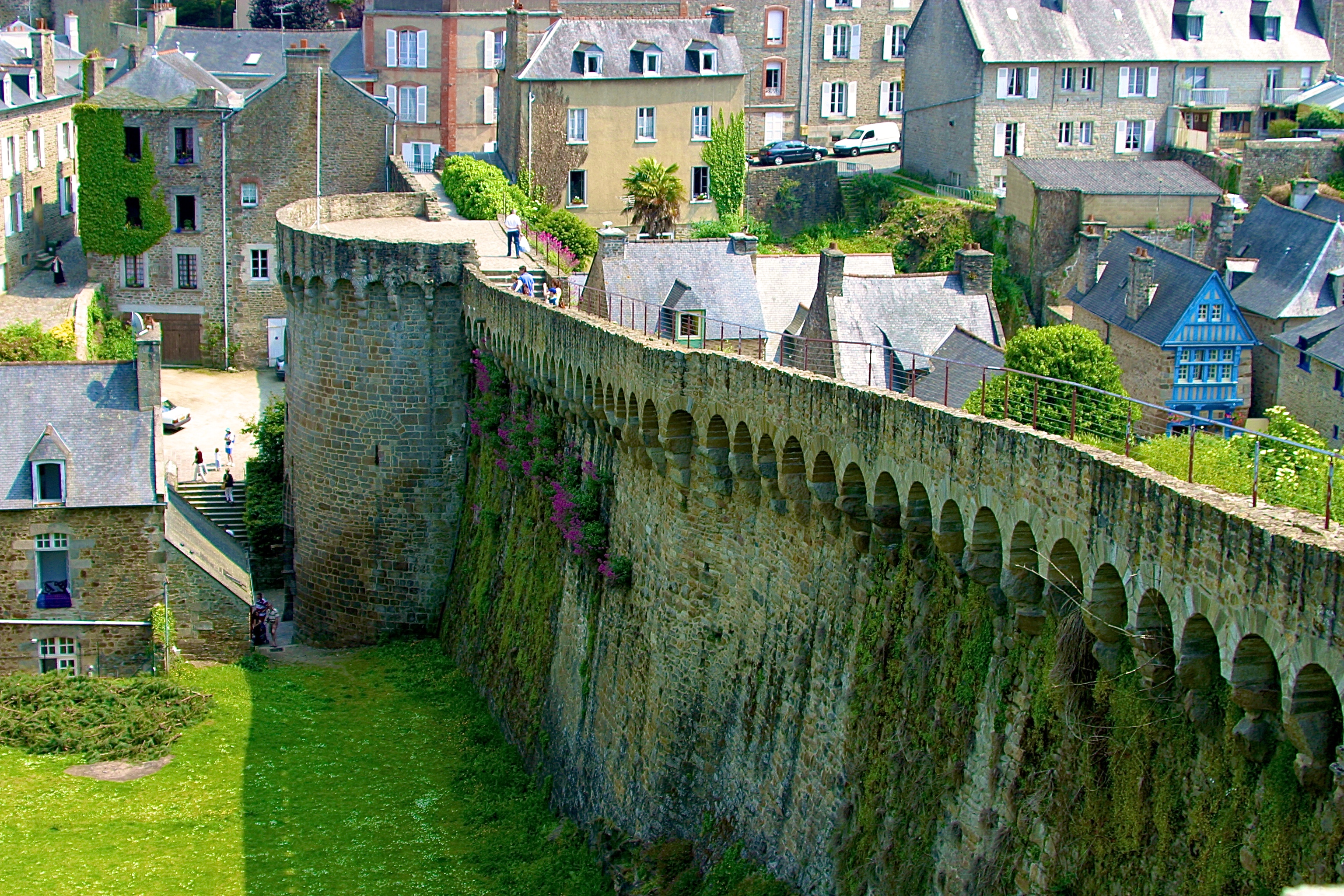 DINAN