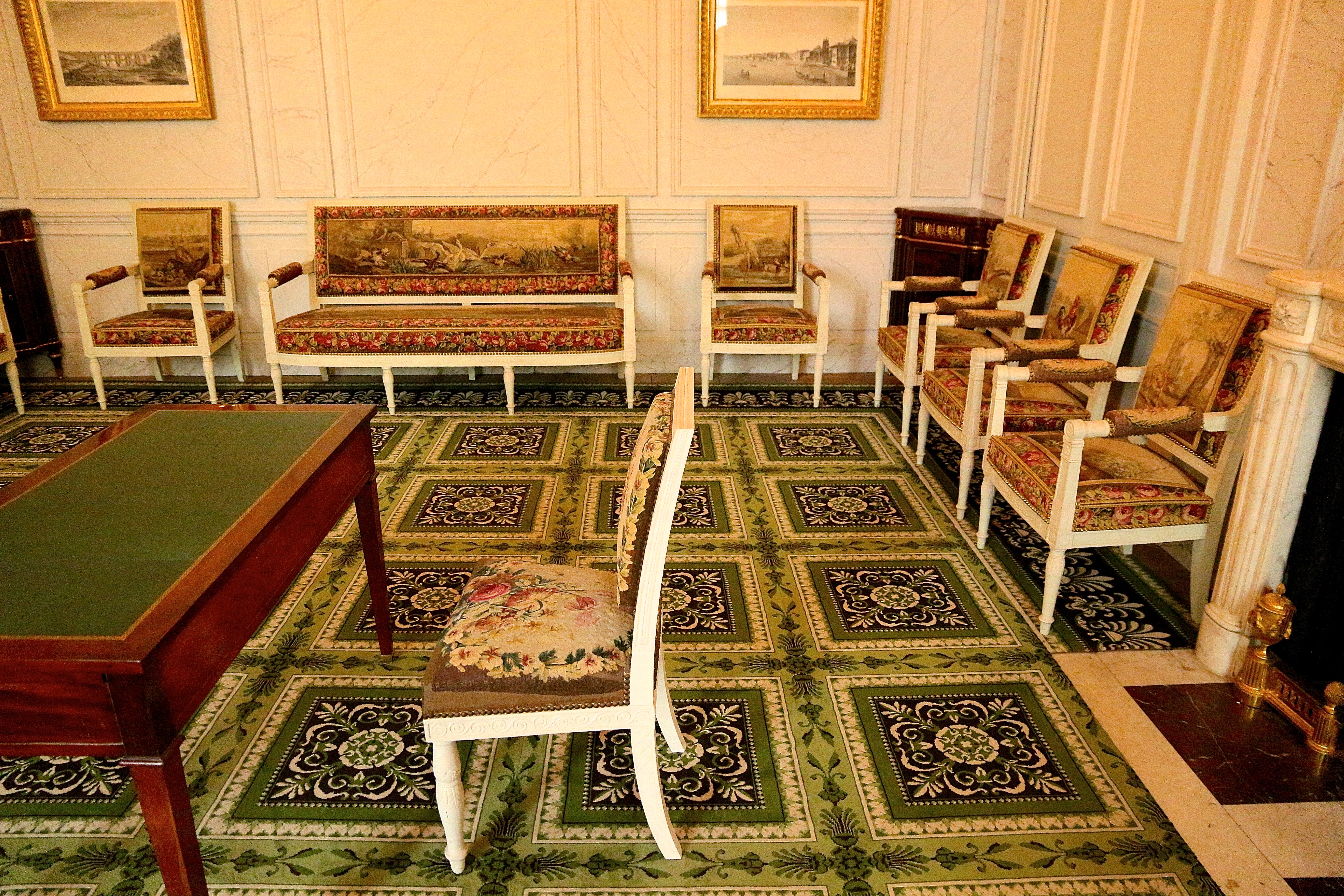 le salon des aides de camps